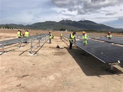 Dự án Điện mặt trời BP Solar 1 góp phần giải quyết việc làm cho nông dân vùng hạn.